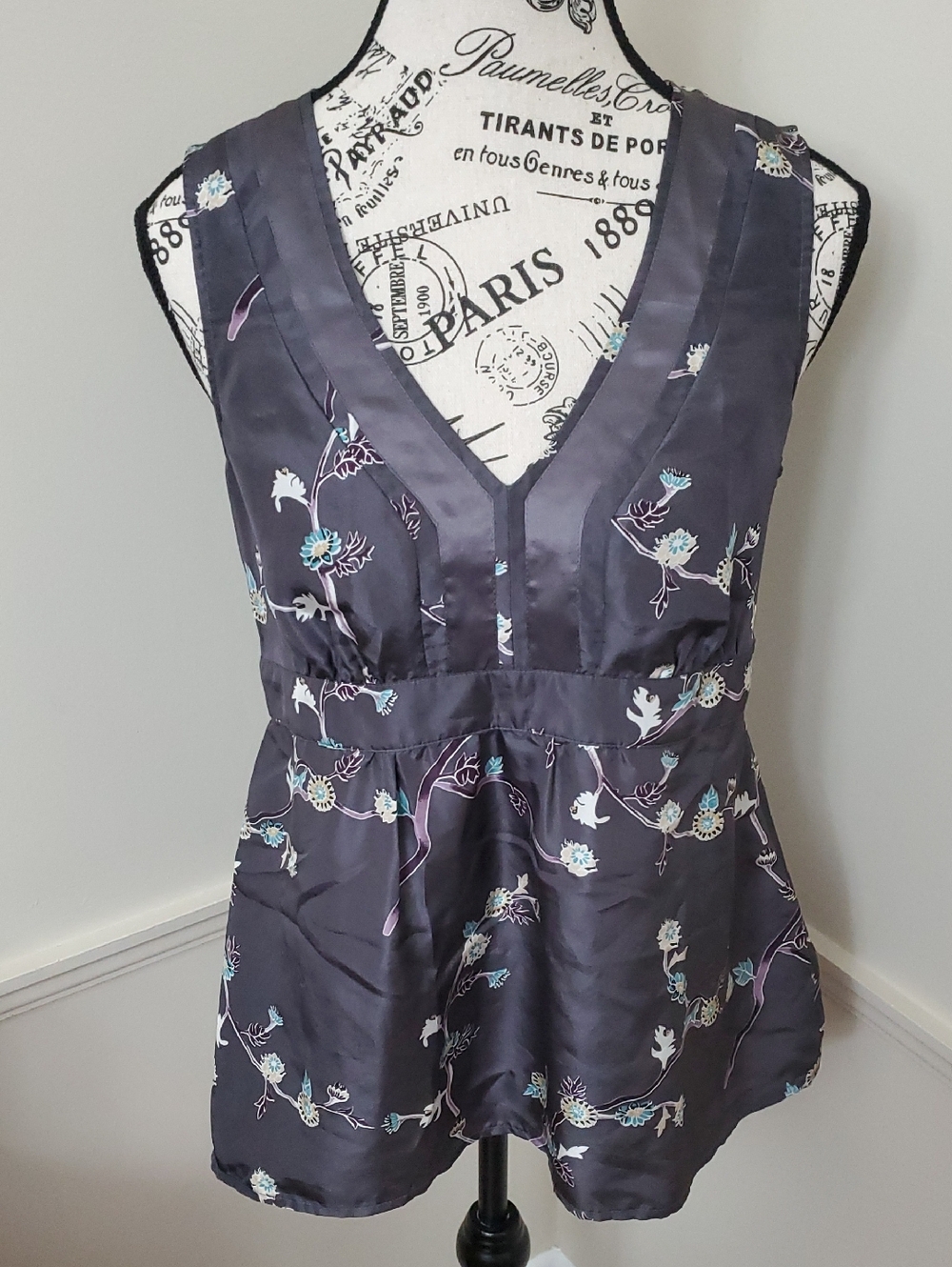 Old Navy Silk Gray Floral Dressy Tank, Size Small Y2K from 2006!